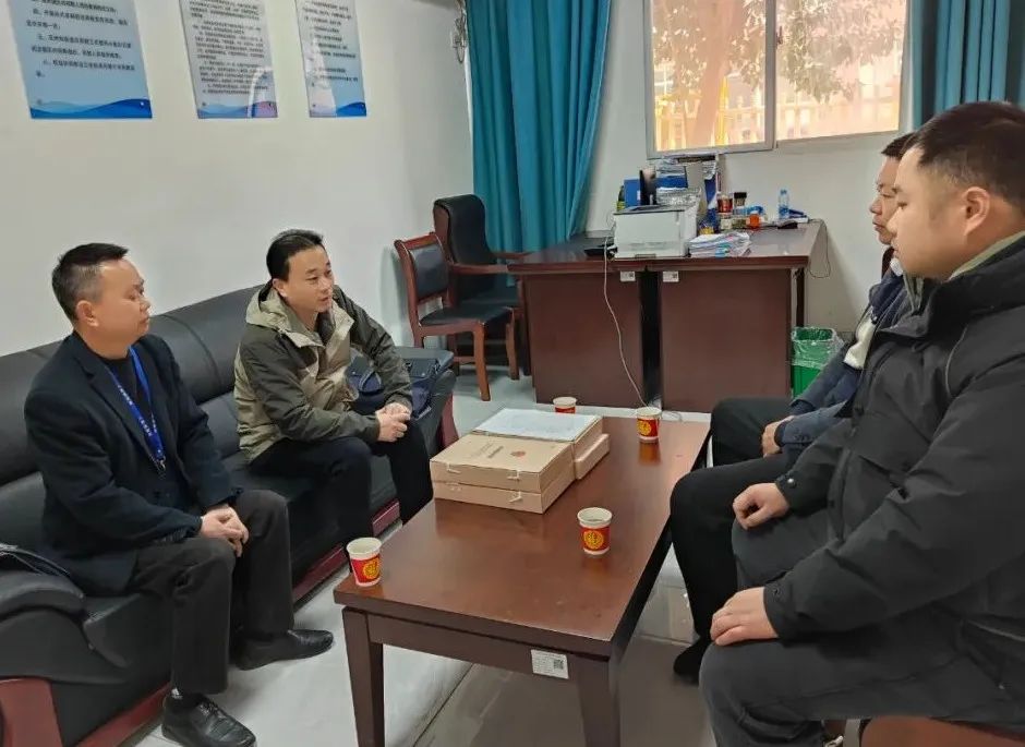 +ලල롱